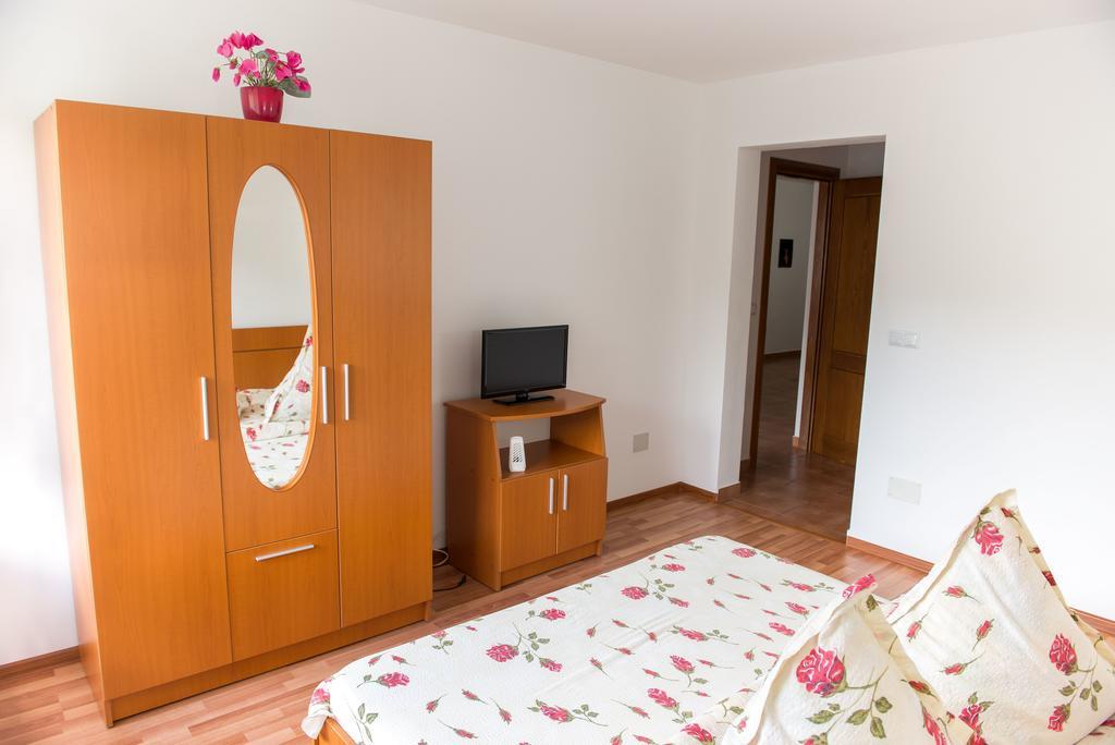 Casa Andreea Hotel Sucevita Exterior foto